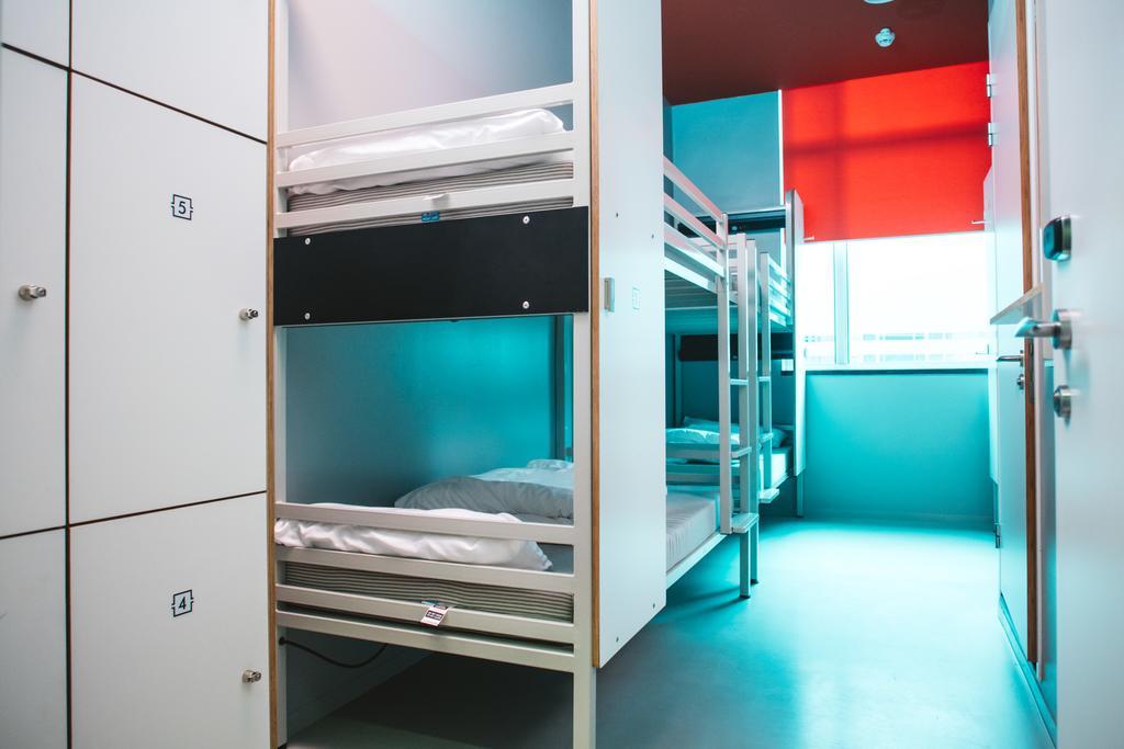 Bett im Schlafsaal mit 6 Betten und eigenem Bad